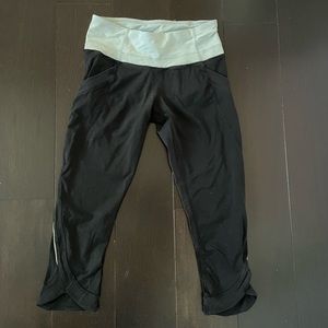 Black Capri Lululemon leggings